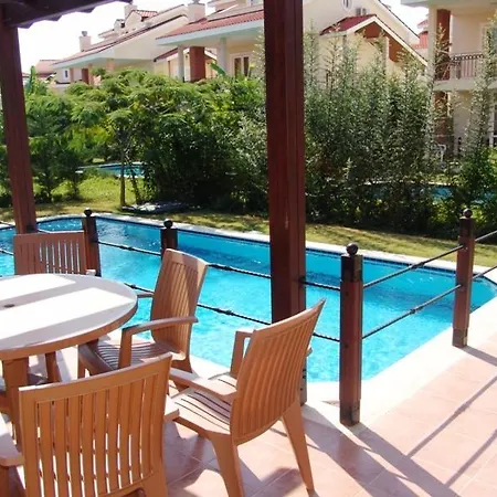 Oasis Holiday Bungalows Apartahotel *