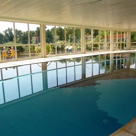 Oasis Holiday Bungalows Apartahotel *