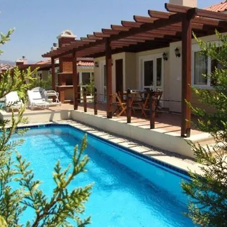 Oasis Holiday Bungalows Yanıklar